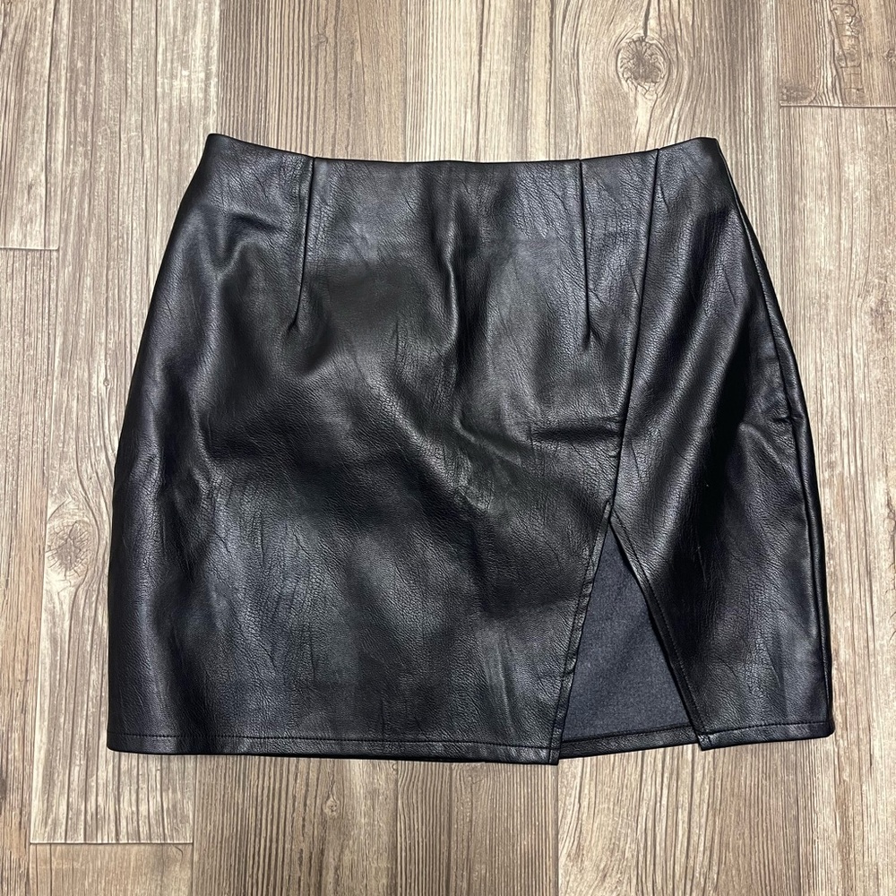 SUPERDOWN - Trinity Faux Leather Skirt in Black - Size Small - Used